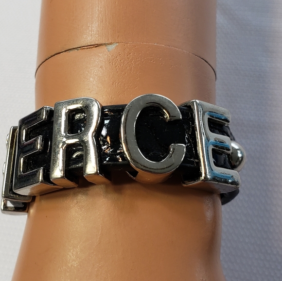 $3❤BCBG Affirmation "FIERCE" Bracelet❤$3 BUNDLED - Picture 3 of 5